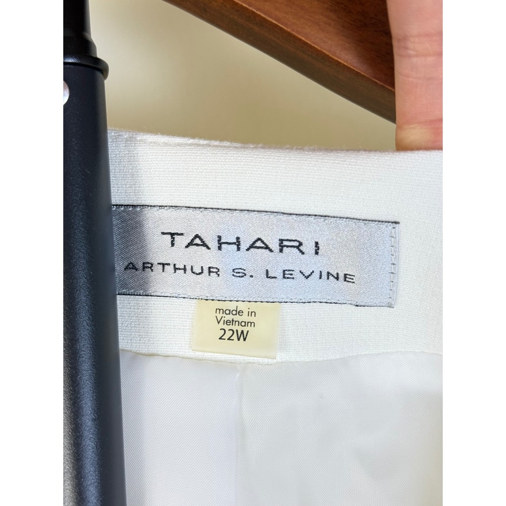 Tahari Arthur Levine Women White Blazer Gold Zip Shoulder Pads size 22W Business - Picture 4 of 15
